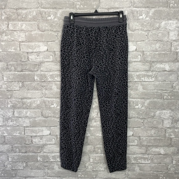 Rails Kingston Charcoal Mini Cheetah
Print Joggers - Picture 3 of 9